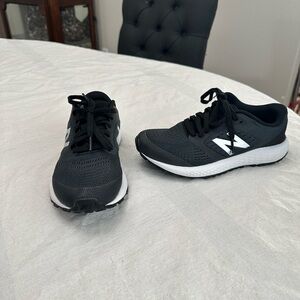 New Balance 520 size 6.5 in excellent condition!